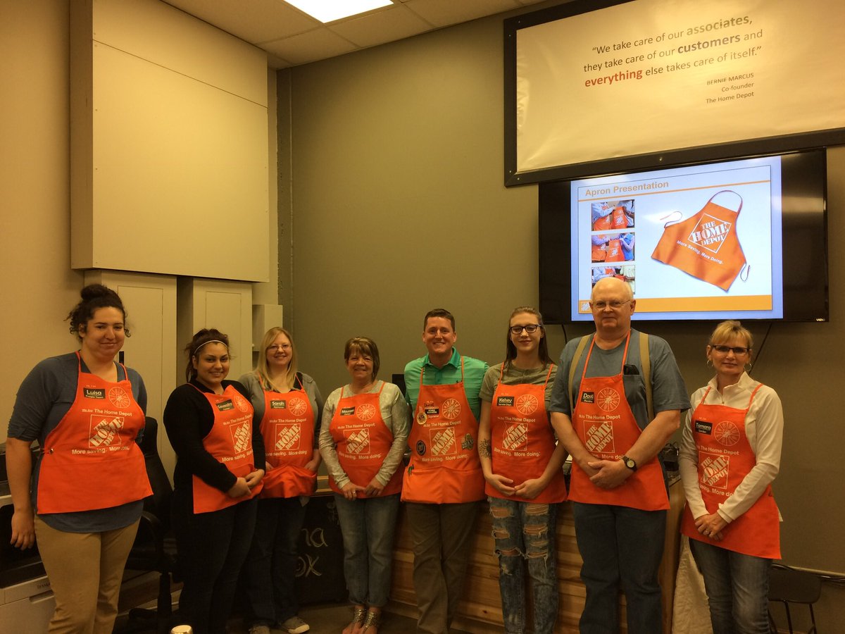 DanielMooreTHD's tweet photo. Great group of NEW ASSOCIATES! Welcome to the family! @RauschRose @UhlikJosh @Derek_WorthTHD @THDTHEHODGE https://t.co/TP7ZWu1hxx