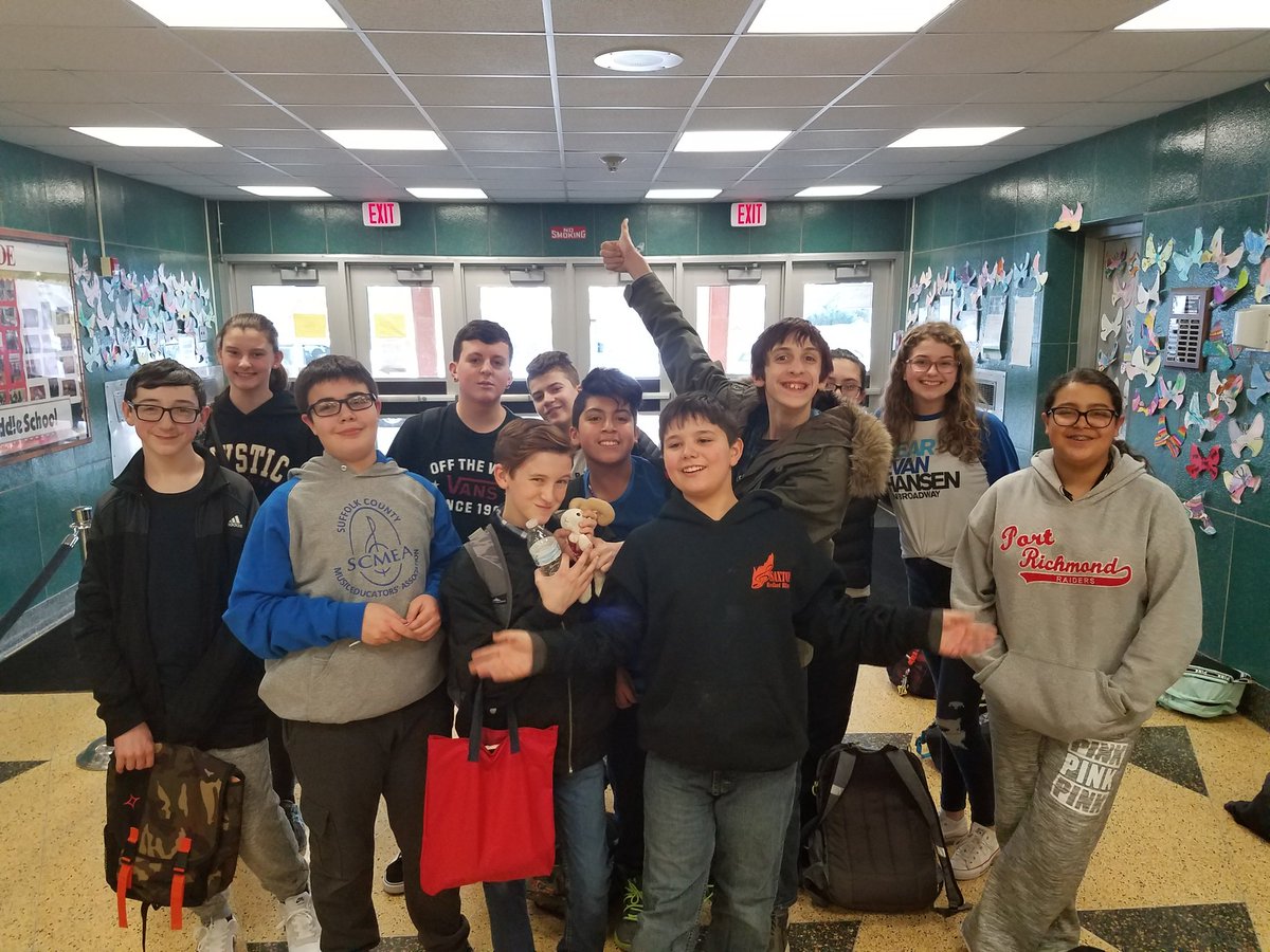moongate1971's tweet photo. Saxton's SCMEA Division 1 &amp; 2 young musicians ready to continue their dedication to music at their Friday night rehearsals🎶❤️
#gopatmed #MIOSM2018 
@PatMedSchools @SaxtonMiddle @PMSchoolsSupe @HRpmschools @patmedartmusic @SCMEA_NYS @OfficialNYSSMA @NAfME @NYSCAME @NYSEDNews https://t.co/Tu9bECNlu6