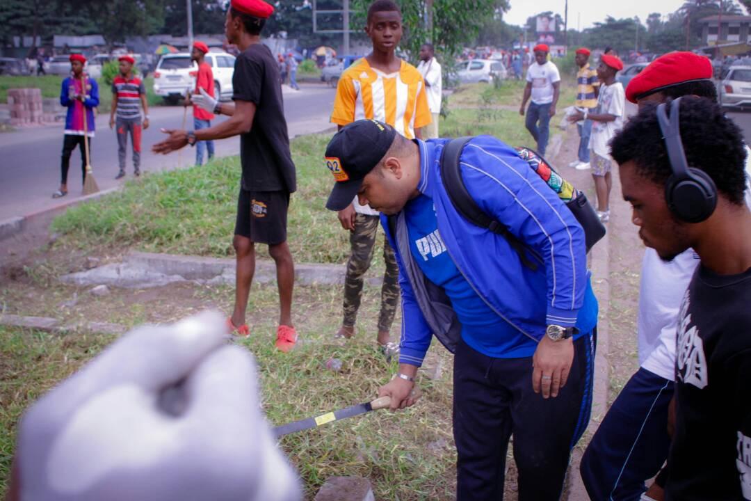 #RDC: La jeunesse consciente @JeunesleadersCD lance l'opération #kinengena avec comme projet pilote le rond point au croisement des avenues #université et #victoire sur #kauka sous les encouragements de la @MONUSCO