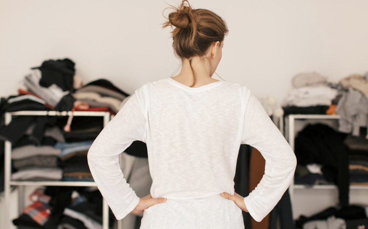 DecluttrMe's tweet photo. Ridding #clutter from your life can make you more focused, relaxed &amp; productive. The latest scientific evidence shows that clutter is an “inside job.” It’s not the stuff that’s the problem - it’s a matter of mindset that physically manifests as a messy desk or overflowing closets https://t.co/CGHLDv2Sut
