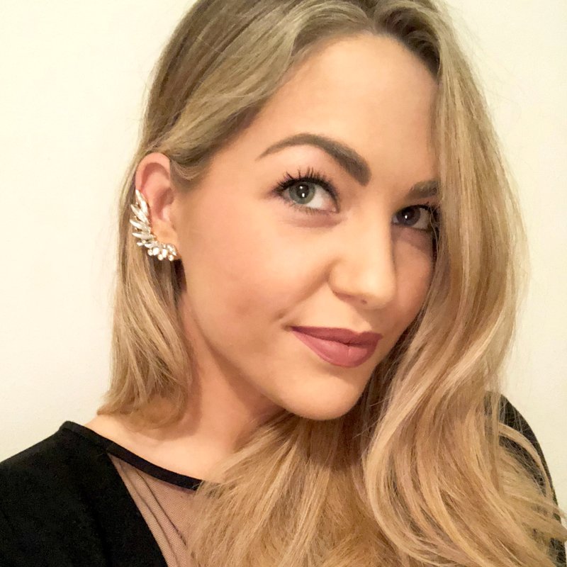 hngmskincare's tweet photo. Love Thy Nabers glowing review of #L22Elixir and #DetoxMineralMasque are now on her blog! 📸: Haleigh Belle • #hardnightgoodmorning #HNGM #botanicalbeauty #cleanbeauty #greenbeauty #crueltyfree #naturalcosmetics #botanicalskincare #ingredientsmatter #plantbasedskincare https://t.co/QjnPpRfuXl