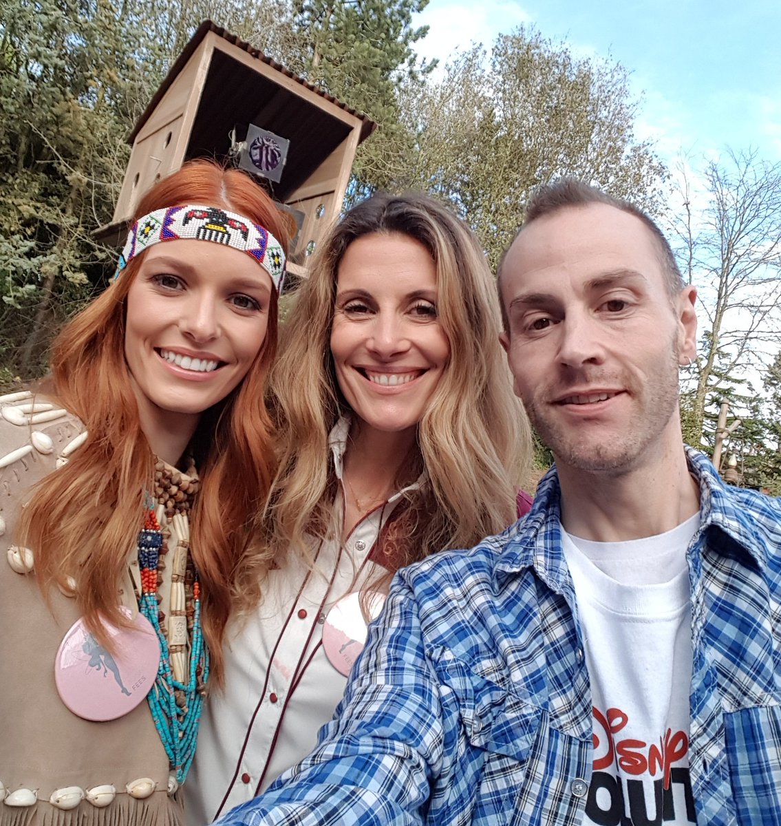Disneyfansparis's tweet photo. Trop content photos avec 2 Miss don Miss 2018 trop content💝

#LesBonnesFees #disneylandparis #DisneyVoluntEARS https://t.co/mCPgXemyUN