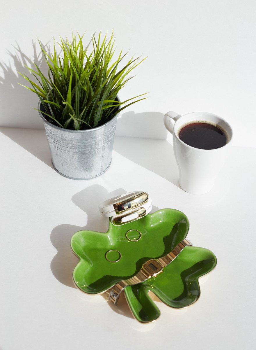 AshleyChloeInc's tweet photo. Our #4LEAFCHLOE St. Paticks Day Giveaway begins TODAY!  Enter for a chance to win incredible prizes like our beautiful white and gold #HelixCuff , a ​#Madewell tote bag, and a #Fujifilm - Instax Mini 9 Instant Film Camera ! 

https://t.co/a0boUxFDRt https://t.co/vRig5UTmYT