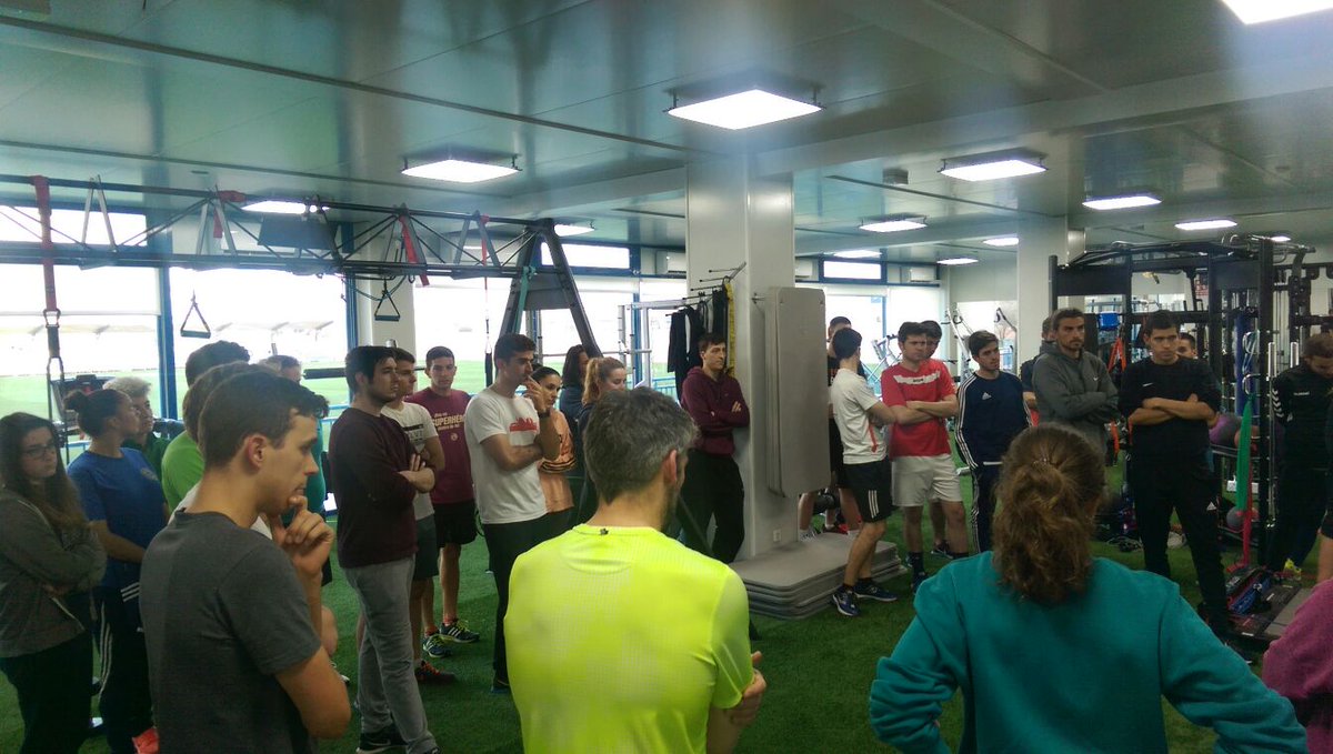 lesiones_inef's tweet photo. Continuamos en la Ciudad Deportiva del @CDLeganes ¿Qué mejor lugar para poner el práctica diferentes ejercicios para la recuperación o prevención de lesiones en Fútbol que sus fabulosas instalaciones? #PIRFLAFD #PrevenciónDeLesiones @SergioMartos87 https://t.co/QT4cCw9H3v