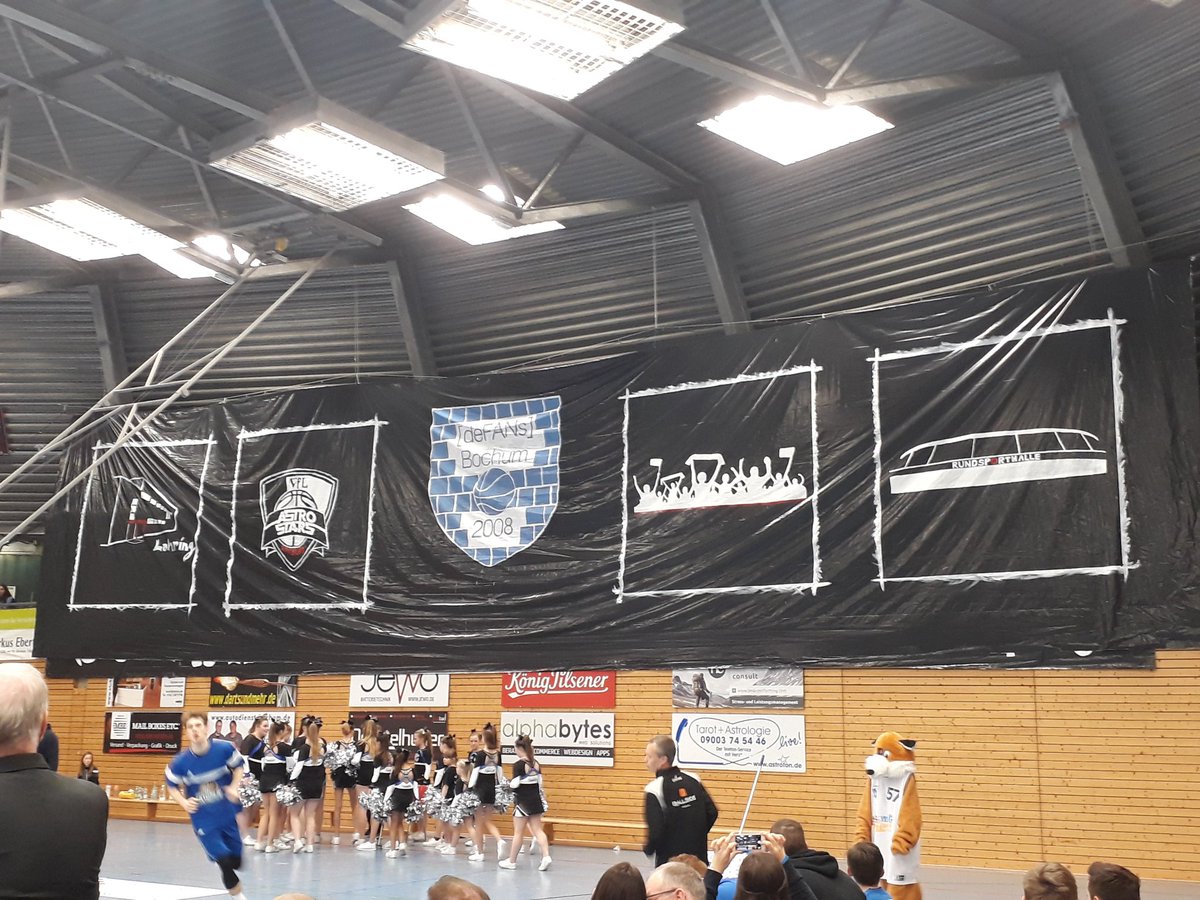 p_rentsch's tweet photo. Der große Sporttag @anneCastroper geht weiter. Nach dem Spiel #BOCKSV starten nun die Bochumer Basketballer in ihre Aufstiegsrunde. #AstroStars #Playoffs https://t.co/QLwuGlArkb
