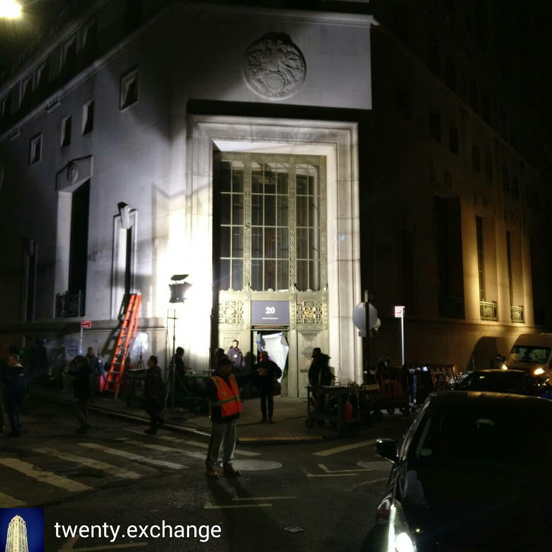 GothamFilming's tweet photo. https://t.co/eUKnl0RPkU: "Exchange Place Has Become Manhattan's Hollywood Boulevard. 😎😎😎 #Gotham is back.
#20exchangeplace #20exchange #nyc #20exchangeplc #fidi #twentyexchange #twentyexchangeplace #20xnyc #TheresOnlyOne20X" https://t.co/JUCi2jObP8 https://t.co/vf6shgJkMz