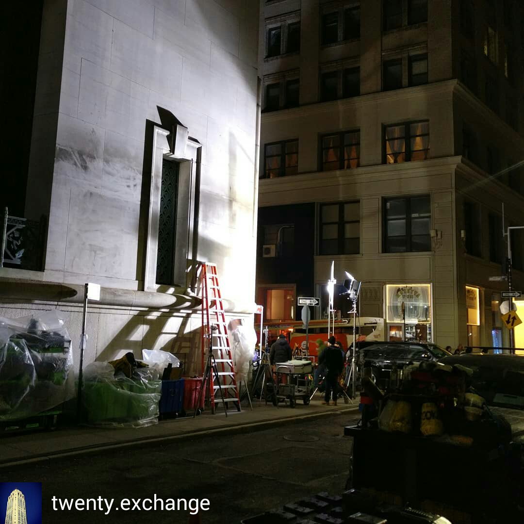 GothamFilming's tweet photo. https://t.co/eUKnl0RPkU: "Exchange Place Has Become Manhattan's Hollywood Boulevard. 😎😎😎 #Gotham is back.
#20exchangeplace #20exchange #nyc #20exchangeplc #fidi #twentyexchange #twentyexchangeplace #20xnyc #TheresOnlyOne20X" https://t.co/JUCi2jObP8 https://t.co/vf6shgJkMz