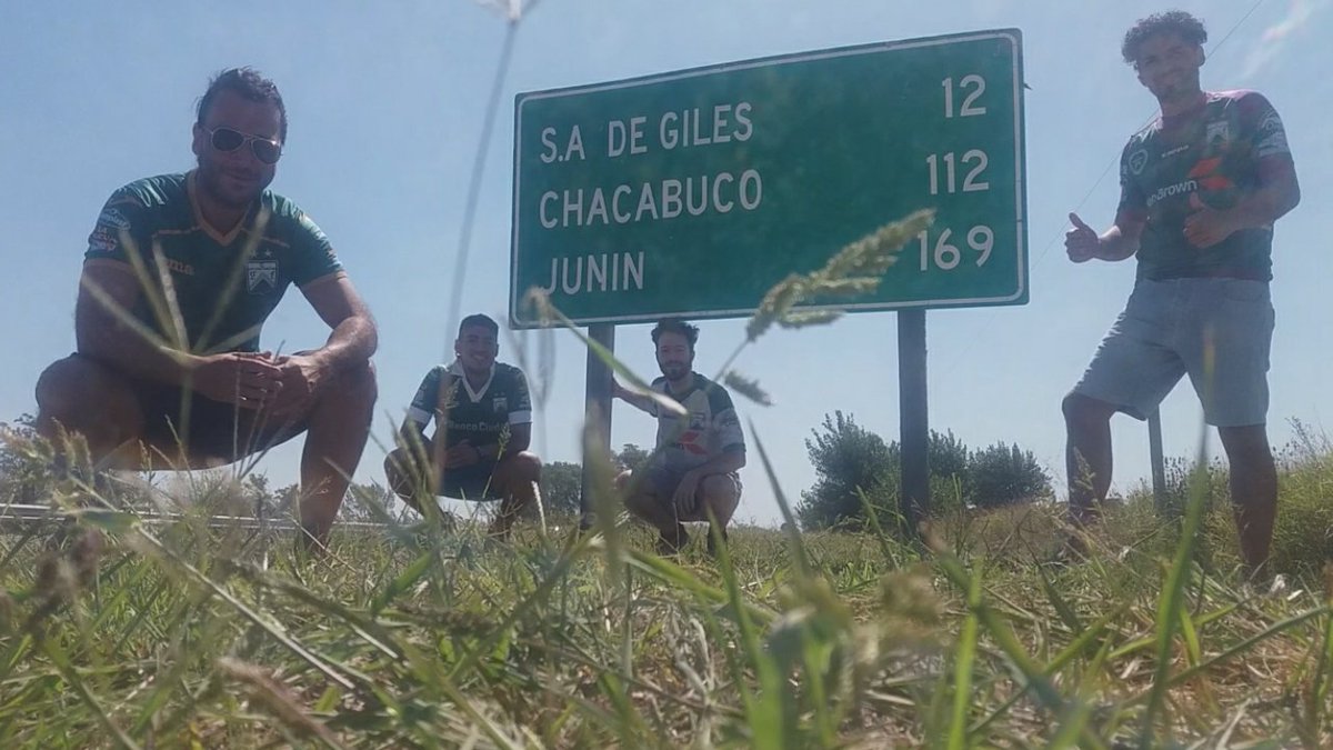deferrosi's tweet photo. 8 años recorriendo la Argentina con @FerroOficial mas de 150.000 klm
#SomosDeFerro.
Escuchanos en vivo https://t.co/RcyhBl2V6r #JuegaFerro https://t.co/mftdwMkkt1
