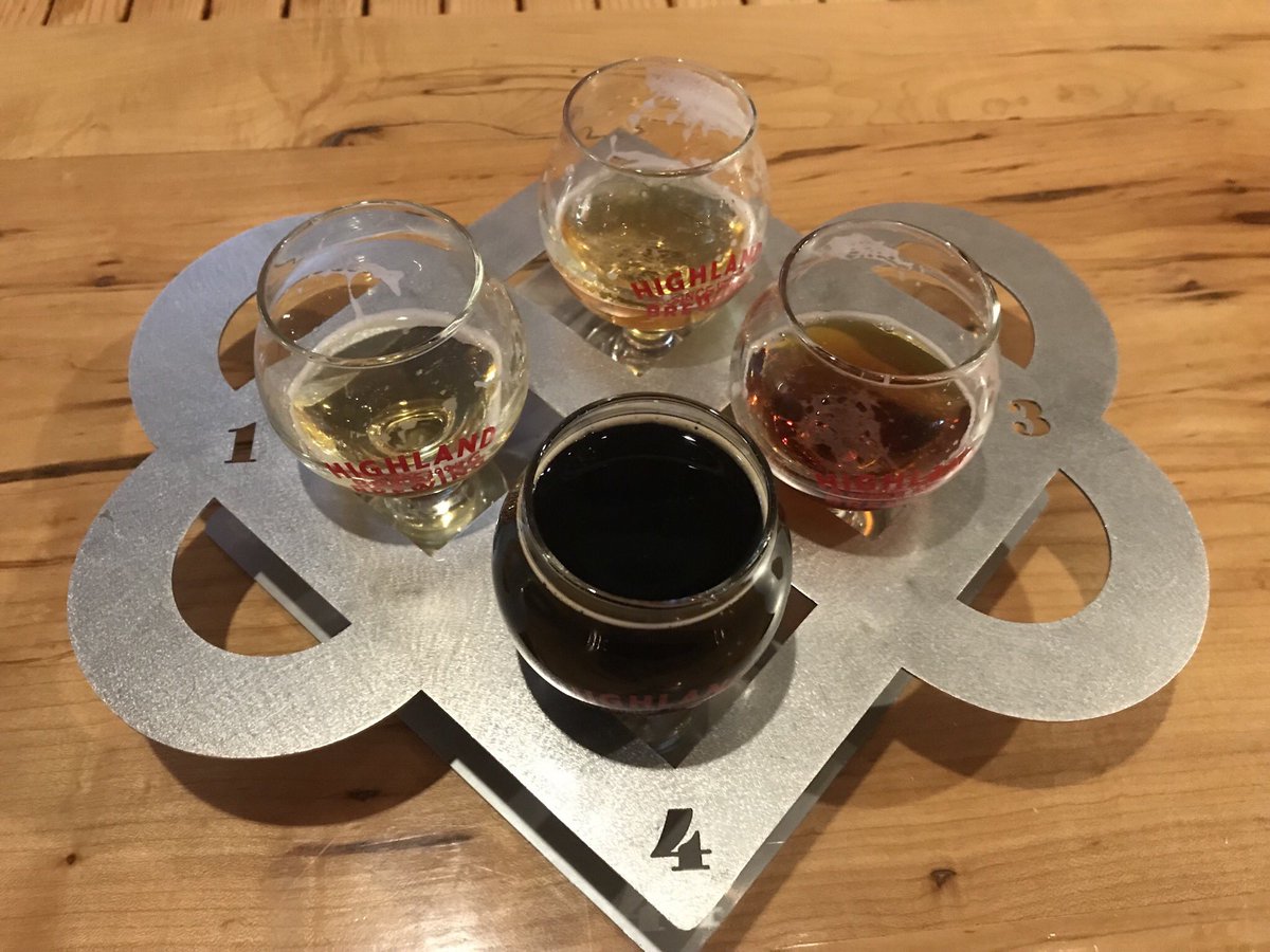 ChefAndrewDC's tweet photo. Really like the flights @HighlandBrews #craftbeer https://t.co/4jzBY6Nsfs