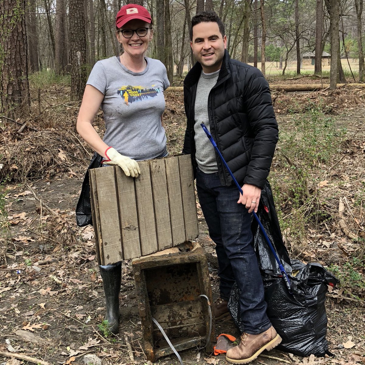 warwicksabin's tweet photo. I spent this morning participating in the Annual Great American City Wide Cleanup with Keep Little Rock Beautiful at Boyle Park. We are fortunate to have so many citizens willing to volunteer their time to clean up our public areas. To everyone out there: Please don’t litter! https://t.co/3U4dSQ1g2Q
