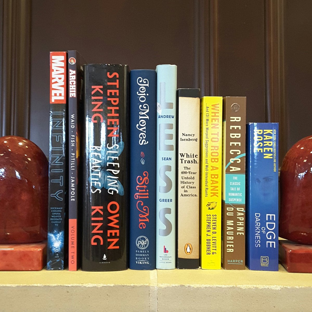 BNSyracuse's tweet photo. Here's our #weekendreads! 📖 What's on your list? #jojomoyes #karenrose #daphnedumaurier #stevendlevitt #stephenjdubner #nancyisenberg #andrewseangreer #stephenking #owenking #archie #riverdale #marvelavengers #infinitywar https://t.co/ceIXNbyZzh