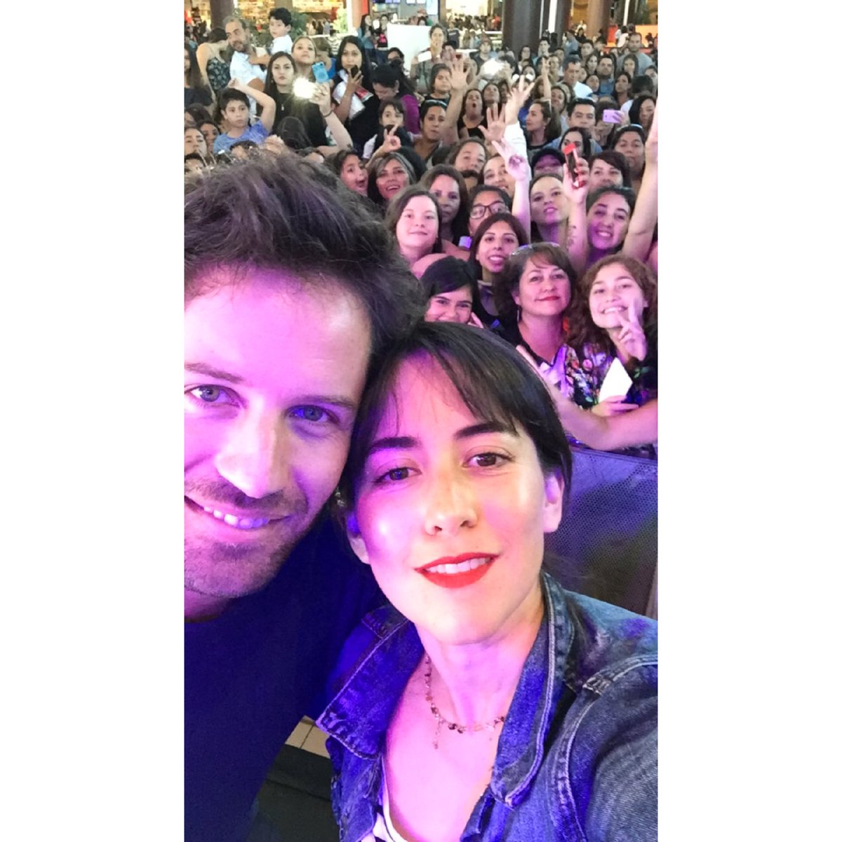 _FanLoreBosch's tweet photo. @lorebosch en el mall arauco maipú junto a @LORETOARAVENA y @CrisArriagadaB !! 😍 #SolteraOtraVez3 https://t.co/jwEbSCSVak