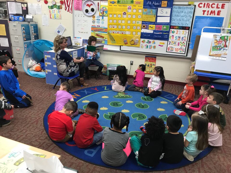 MillerRdgTweets's tweet photo. Our students reading to our Preschoolers #middierising https://t.co/EAutW8dOLP