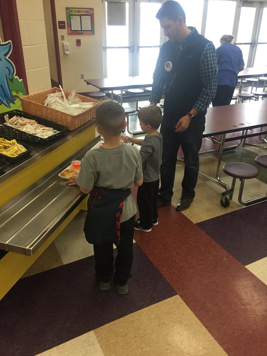 MillerRdgTweets's tweet photo. Our incoming Kinders for 2018 having lunch with us!!!  #readyschools #middierising https://t.co/PxSt5P9I8s