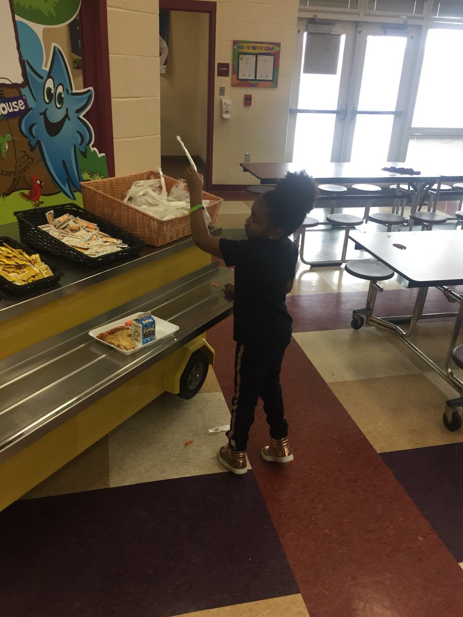 MillerRdgTweets's tweet photo. Our incoming Kinders for 2018 having lunch with us!!!  #readyschools #middierising https://t.co/PxSt5P9I8s