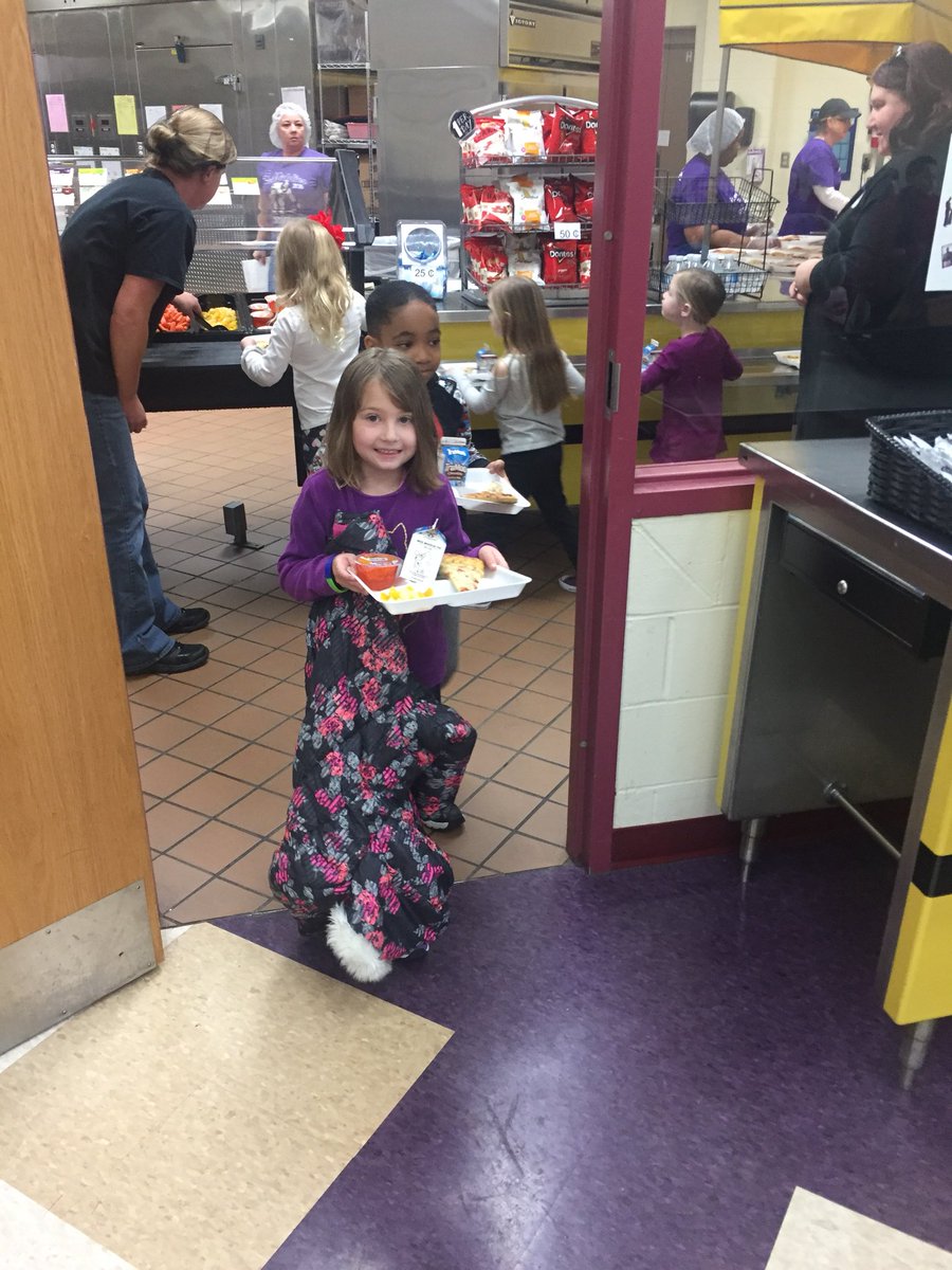MillerRdgTweets's tweet photo. Our incoming Kinders for 2018 having lunch with us!!!  #readyschools #middierising https://t.co/PxSt5P9I8s