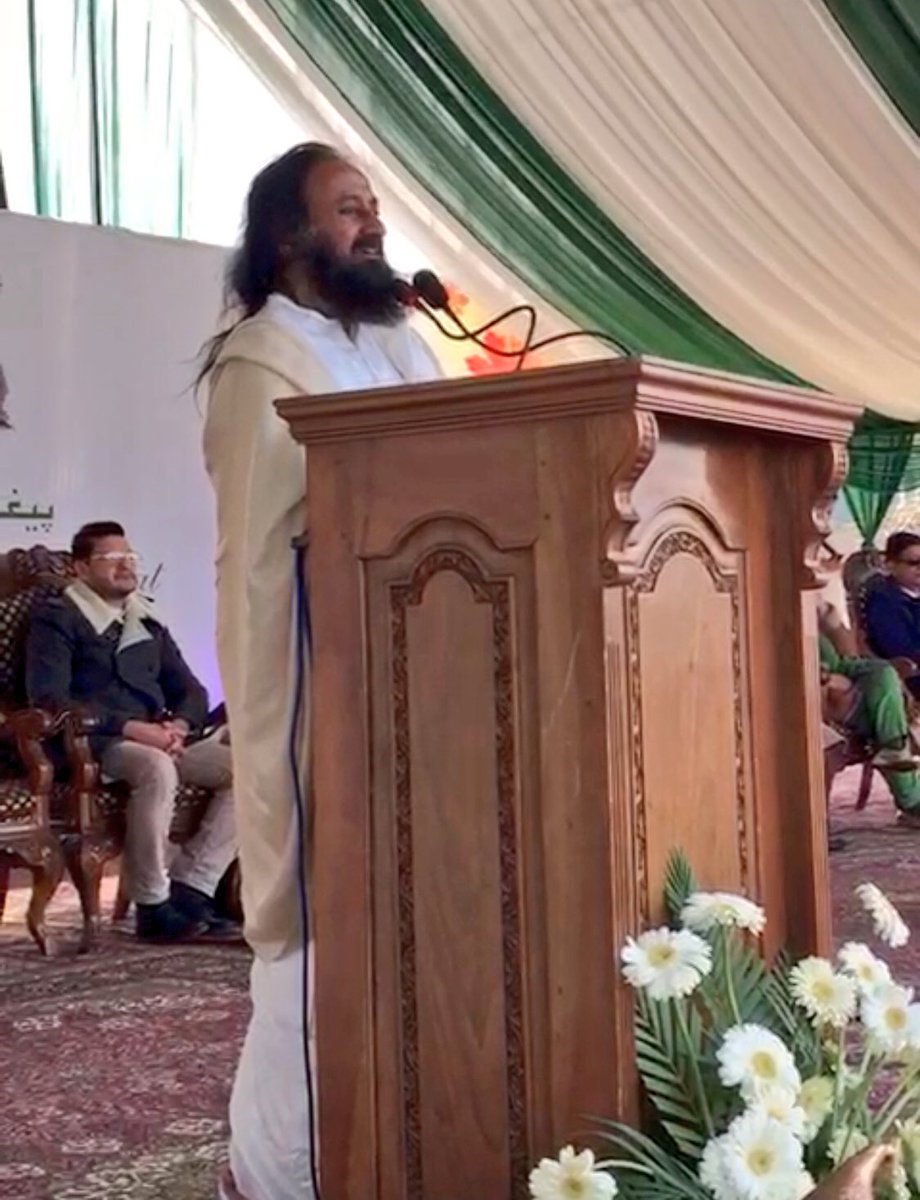 Gurudev's tweet photo. Addressed participants of Paigam-E-Mohabbat, an event organised by the people of Kashmir, held in Srinagar. The love and faith they expressed was obvious in their commitment. #KashmirForPeace https://t.co/43caCyN8KC