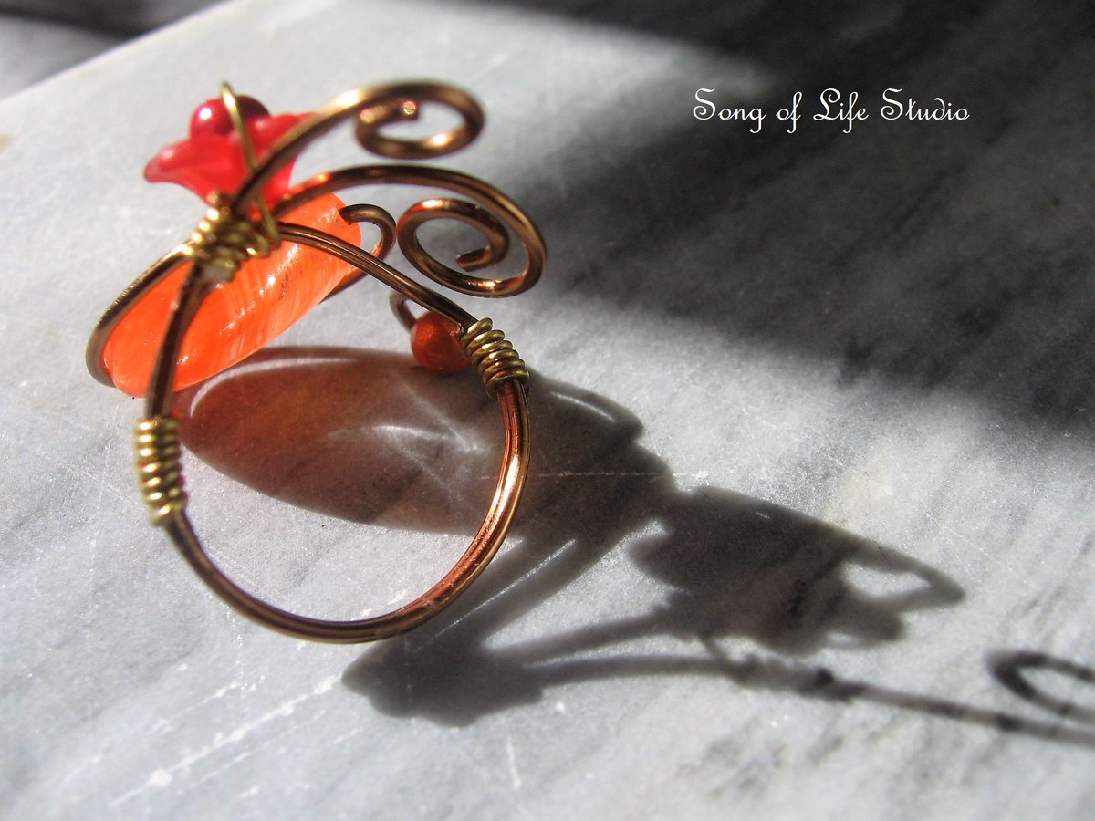LaurieCDesigns's tweet photo. Orange Glass #Ring https://t.co/6TAMDyCTFI #Copper   #handmadejewelry #handmadejewellery #giftsformom #giftsforher #jewelryonetsy #jewelryaddict #jewelry #jewellery #accessories #birthdaygifts #jewelrygifts #etsystore #gifts https://t.co/O8TeDDyzbT