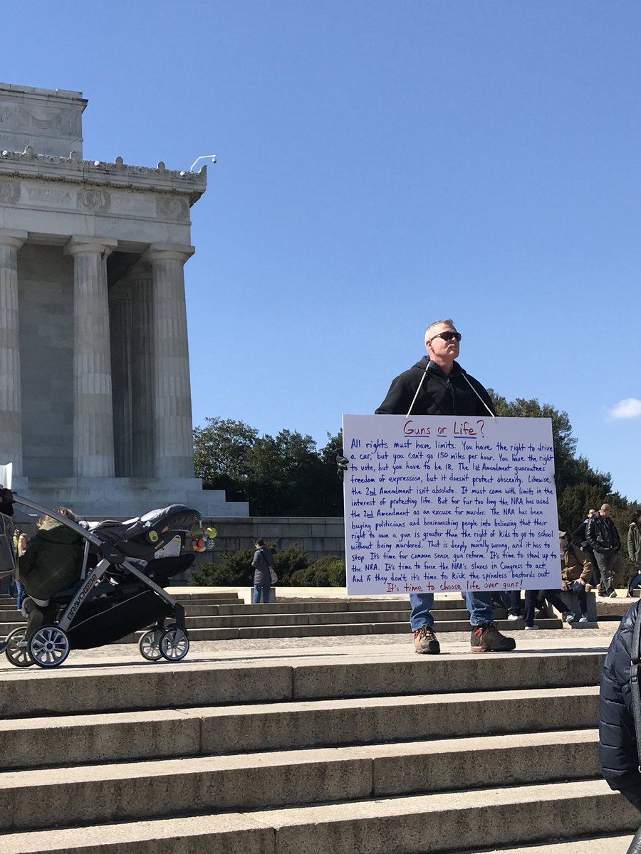 Kaci3B's tweet image. Man rallying for changes to gun laws at The Lincoln Memorial @fox5dc #WashingtonDC #LincolnMemorial #GunDebate