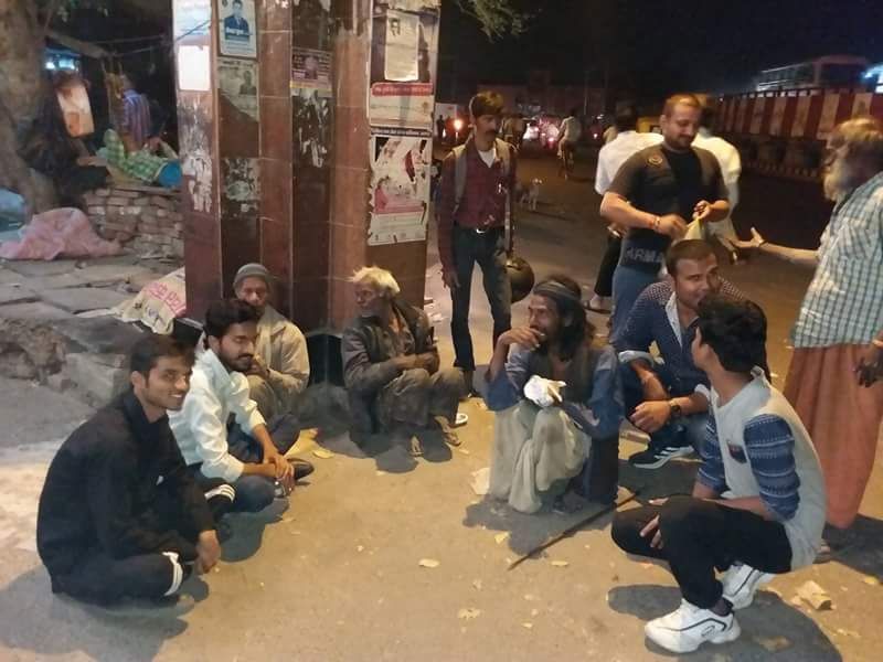 TheGBSF's tweet photo. Pictures from #Niwala Program in which we distributed food to roadside hunger people with the help of @FFNGO & #HelpForHappiness. Thankyou #Nitin Sir and his team for supporting us in this noble cause. #WeForHumanity #TGBSF4Humanity - #TeamTGBSF https://t.co/jVtGjFYewY