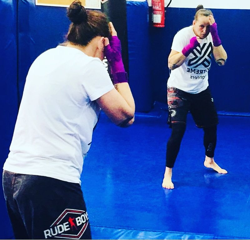 Esther_Oficial_'s tweet photo. Hoy trabajo de "Shadow Boxing" #XtremeFighters #MMA #EstherCardenas #RoadtoHolland #K1 #Kickboxing #Boxeo #Boxing #NoGi #MMAEDUCA #sambo https://t.co/TODmVLUqSg