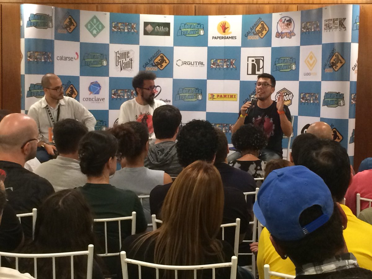asmodee_br's tweet photo. Sala cheia na palestra do @eric_lang durante a #doff2018 https://t.co/zL5aHHwjoo