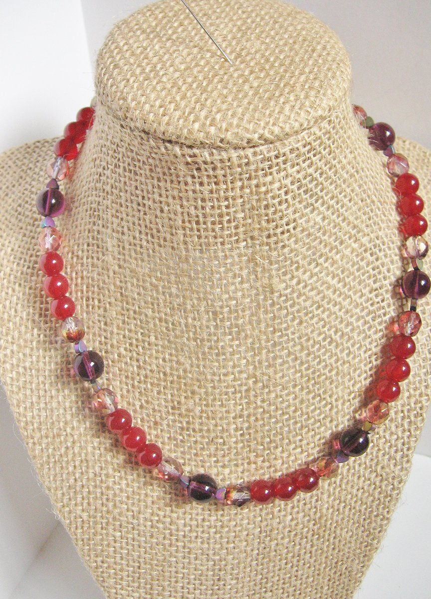 LaurieCDesigns's tweet photo. Purple Red #Necklace https://t.co/DeRioKlgEr #purple   #handmadejewelry #handmadejewellery #giftsformom #giftsforher #jewelryonetsy #jewelryaddict #jewelry #jewellery #accessories #birthdaygifts #jewelrygifts #etsystore #gifts #MothersDayGifts https://t.co/NA2kCa0pZ3