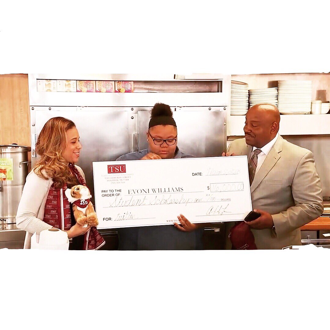 livelifenice's tweet photo. You never know what a simple act of kindness can lead to. 18 year old Evoni Williams is here being given a $16,000 scholarship to TSU and a day named after her. Honest proof that a small act of understanding &amp; kindness can go such a long way. (Credit Laura Wolf FB) https://t.co/VB5uEMsoSa