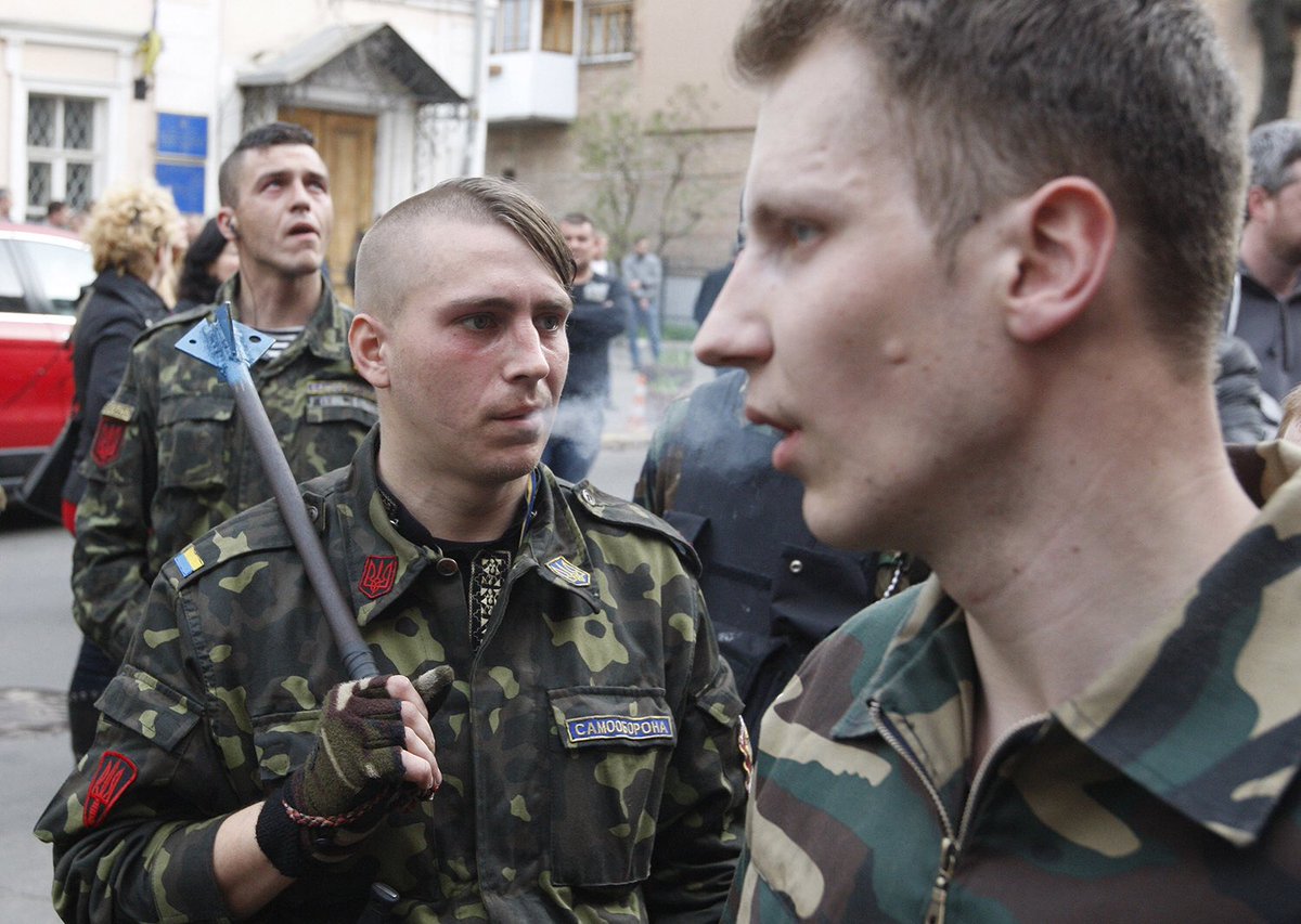 Пере на укр. ВСУ правый сектор. Правый сектор Украина. Прически националистов. Прически украинских националистов.