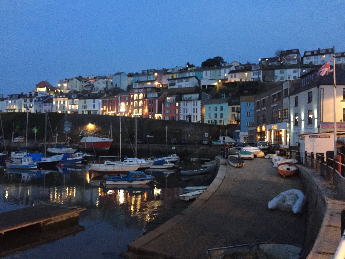 Vixbrix's tweet photo. Evening ! #brixham #dimpsy https://t.co/3ZsykAT6n0