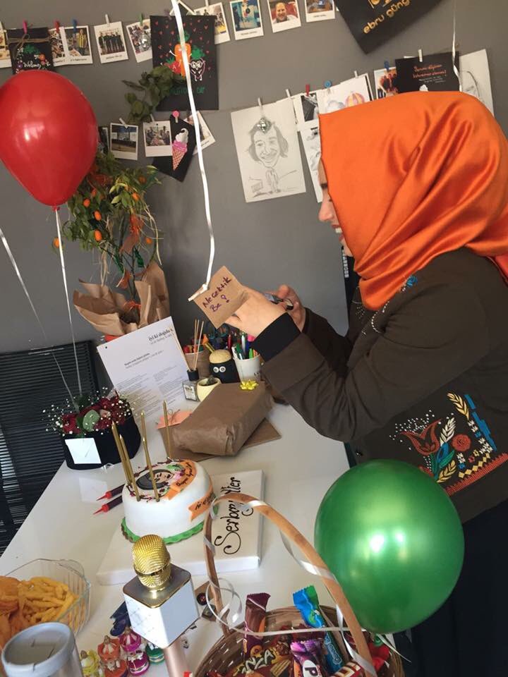 serbaycomtr's tweet photo. Grafikerimiz Aynur'un doğum gününden geriye kalanlar.
@serbaygiller #serbay #serbayinteractive #dijital #reklam #ajansı #reklamajansı @AynurCaan @gorkem__ozdemir https://t.co/k7Y1vczvA9