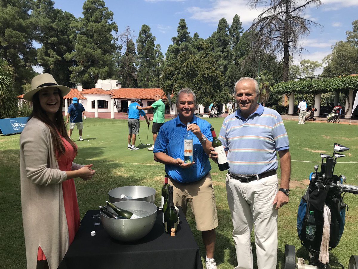 MarceMitchell's tweet photo. @LosHaroldos presente en el #TorneoVendimia2018 en el @GolfClubAndino https://t.co/5h7qqHcgs9