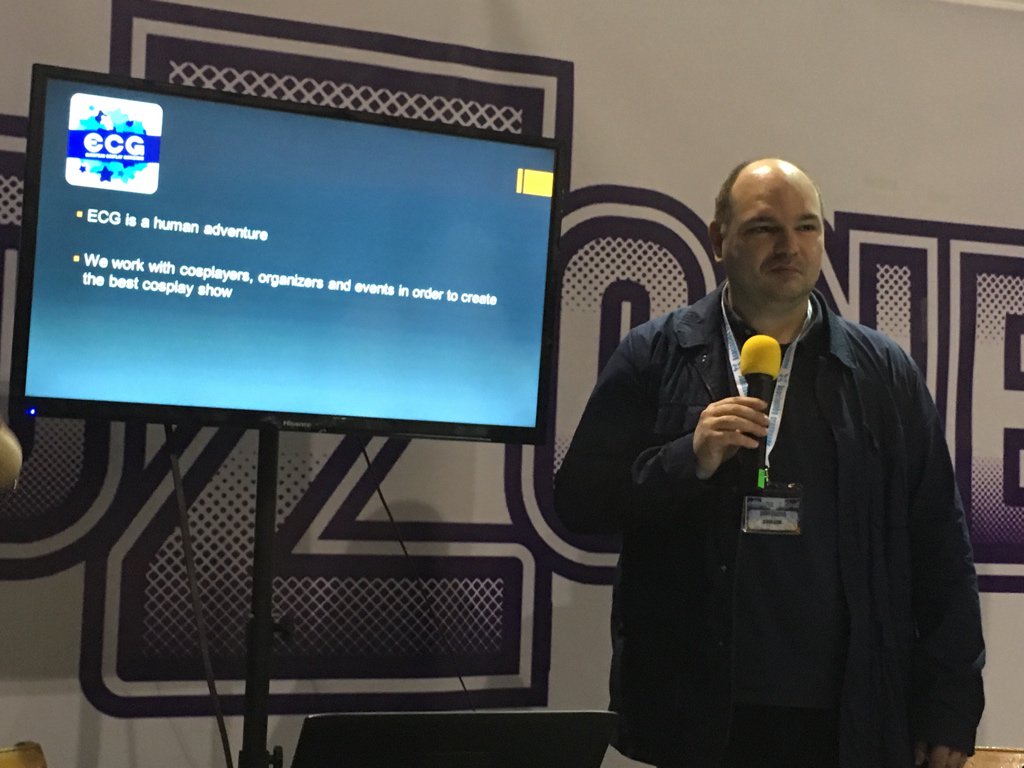 escosplay's tweet photo. Charla de Damien @CoolADN sobre el @ECG_cosplay y @epic_cosplay  // #FicZone2018 @FicZone https://t.co/zDgW2FehjS