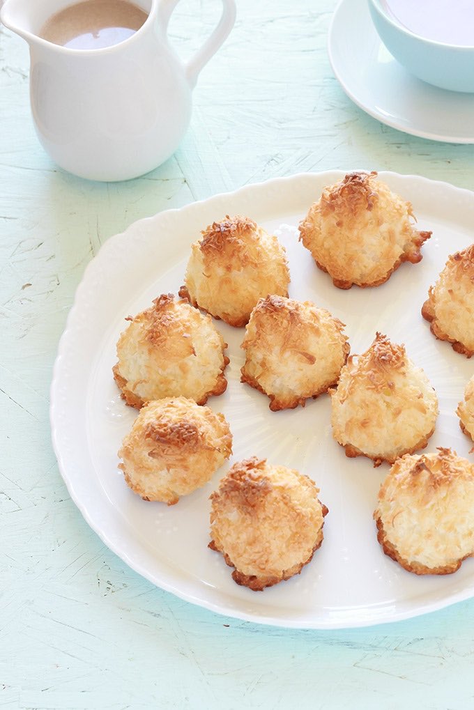 CCulinaire's tweet photo. Rochers noix de coco ou congolais, moelleux, croustillants. 3 ingrédients, sans gluten. Une idée pour utiliser vos blancs d’oeuf restants. 
Merci et bonne fin de journée! 😊
https://t.co/6DTrEqnRxz
 #noixdecoco #sansgluten #rochercoco  #faitmaison #lesfrrebelles #cuisineculinaire https://t.co/iM58fLF99V