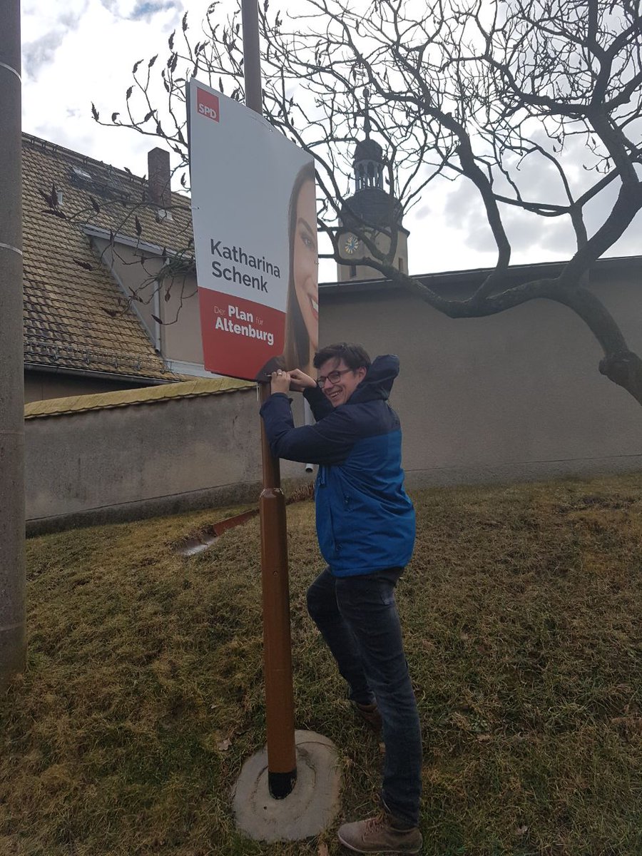 FUCHSundIGEL's tweet photo. Plakate, Türbesuche und ein herrlicher Spieltag in #Altenburg - eindeutig die richtige Stadt mit den richtigen Leuten :) #BürgerstadtABG https://t.co/CVN9HZysew