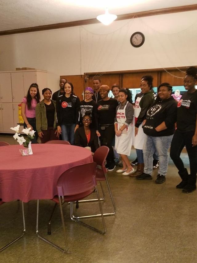 SBD_SelinaC's tweet image. East High #SENIORS sacrificed their Saturday to make a difference with a day of Community Service at a local Soup Kitchen! I couldn't be more proud.... It's the little things that have the GREATEST #IMPACT #FellowsACHIEVE💪🏾❤️