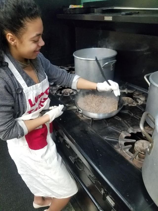 SBD_SelinaC's tweet image. East High #SENIORS sacrificed their Saturday to make a difference with a day of Community Service at a local Soup Kitchen! I couldn't be more proud.... It's the little things that have the GREATEST #IMPACT #FellowsACHIEVE💪🏾❤️