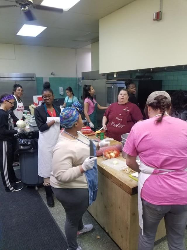 SBD_SelinaC's tweet image. East High #SENIORS sacrificed their Saturday to make a difference with a day of Community Service at a local Soup Kitchen! I couldn't be more proud.... It's the little things that have the GREATEST #IMPACT #FellowsACHIEVE💪🏾❤️