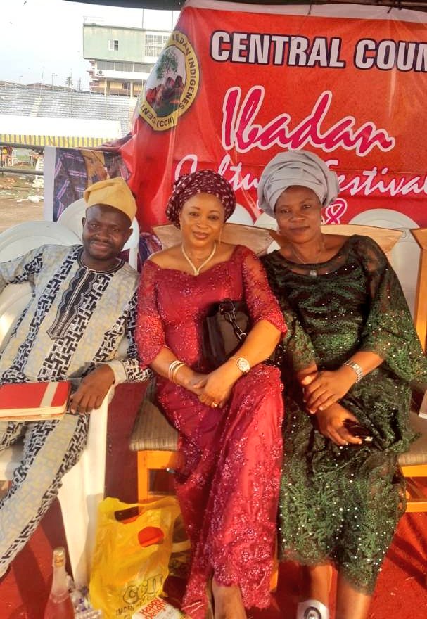 Unilag_Oyo's tweet photo. Supporting a fellow great alumnus of the @UnilagNigeria, who is also the President General of the @CCIIBADAN, Chief Yemi Soladoye. 

Members of the Unilag Alumni Association Oyo State were present at the grand finale of Ibadan Cultural Festival 2018. 

#unilag #ibadan https://t.co/hq5q0PKiCm