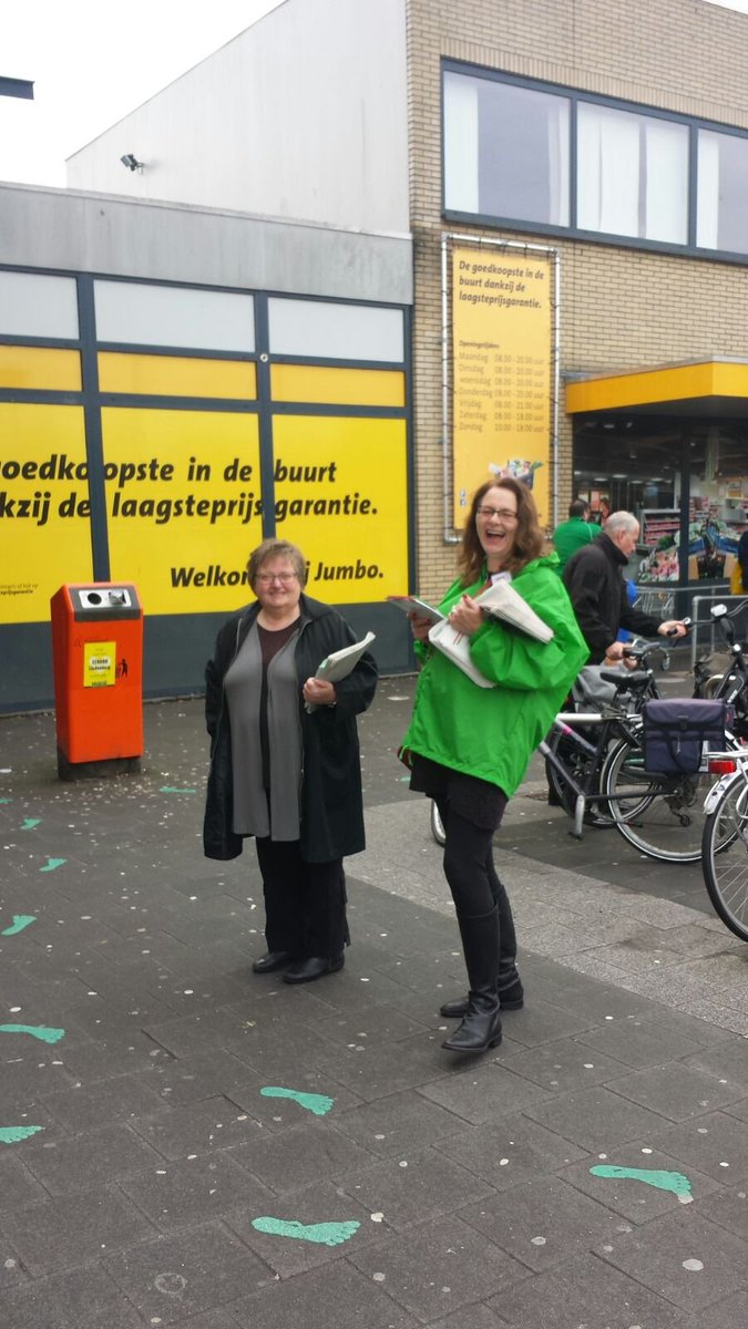 links_groen's tweet photo. Today we spread the word! Vandaag was GroenLinks Roosendaal te vinden op bij het Lindenburgcentrum &amp; het Tolbergcentrum. Wat een gezellige en positieve dag met ontzettend leuke gesprekken! #veranderingbeginthier https://t.co/CzwthQyz0I