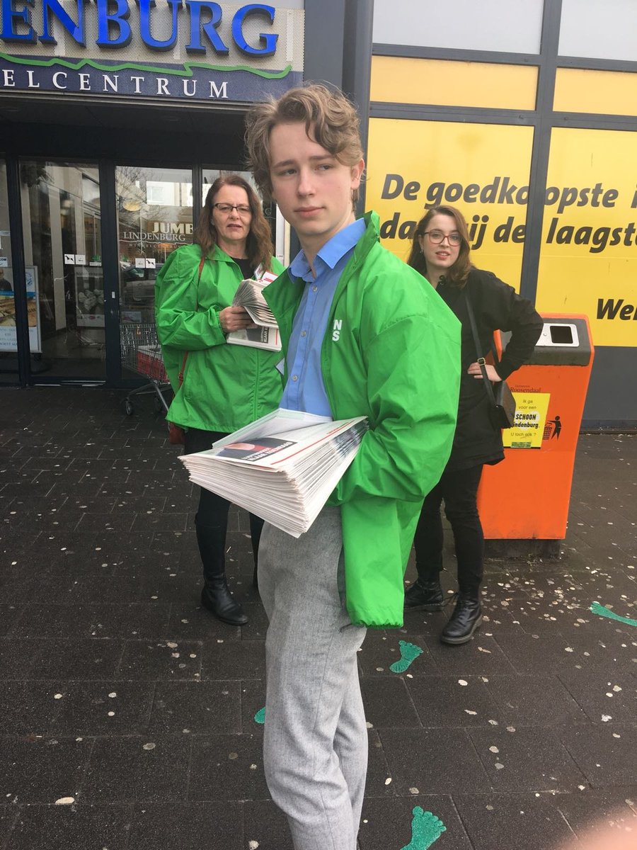 links_groen's tweet photo. Today we spread the word! Vandaag was GroenLinks Roosendaal te vinden op bij het Lindenburgcentrum &amp; het Tolbergcentrum. Wat een gezellige en positieve dag met ontzettend leuke gesprekken! #veranderingbeginthier https://t.co/CzwthQyz0I