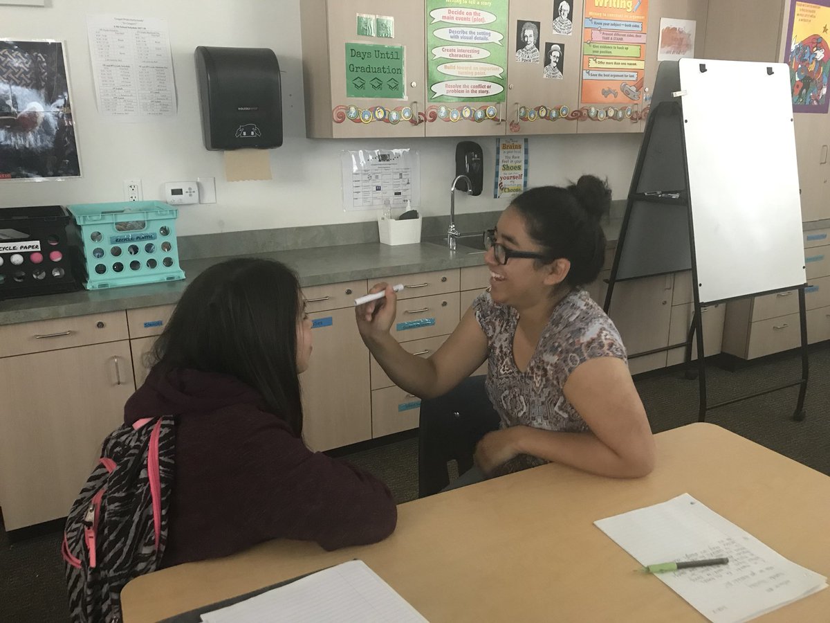 Valencia_lms's tweet photo. A big AVID thank you to Angel Mendoza, a former LMS Avid Student, for sharing the importance of determination and resilience in a medical career. The students enjoyed learning about the medical field. https://t.co/RqEq88uQ1Z