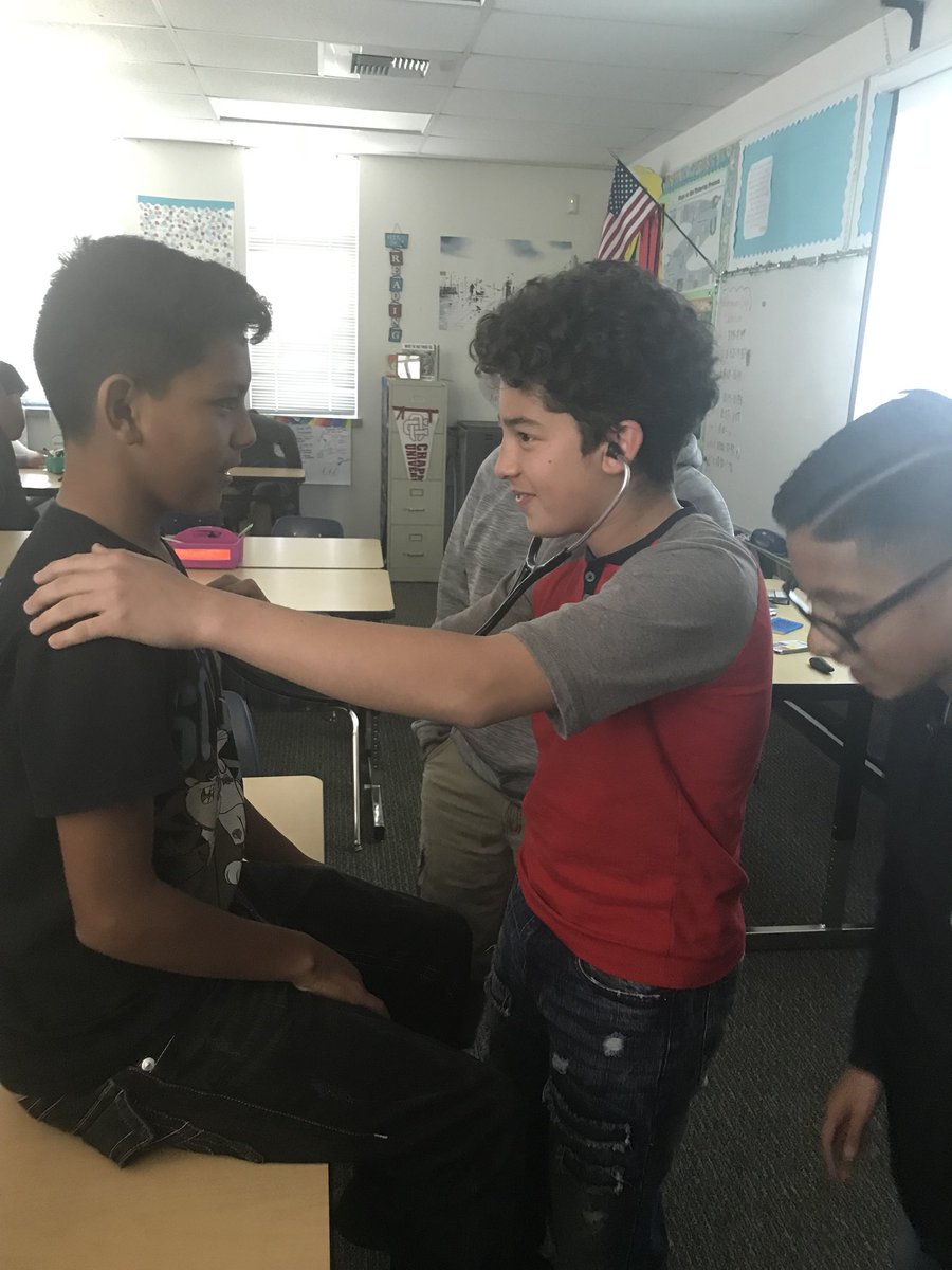 Valencia_lms's tweet photo. A big AVID thank you to Angel Mendoza, a former LMS Avid Student, for sharing the importance of determination and resilience in a medical career. The students enjoyed learning about the medical field. https://t.co/RqEq88uQ1Z