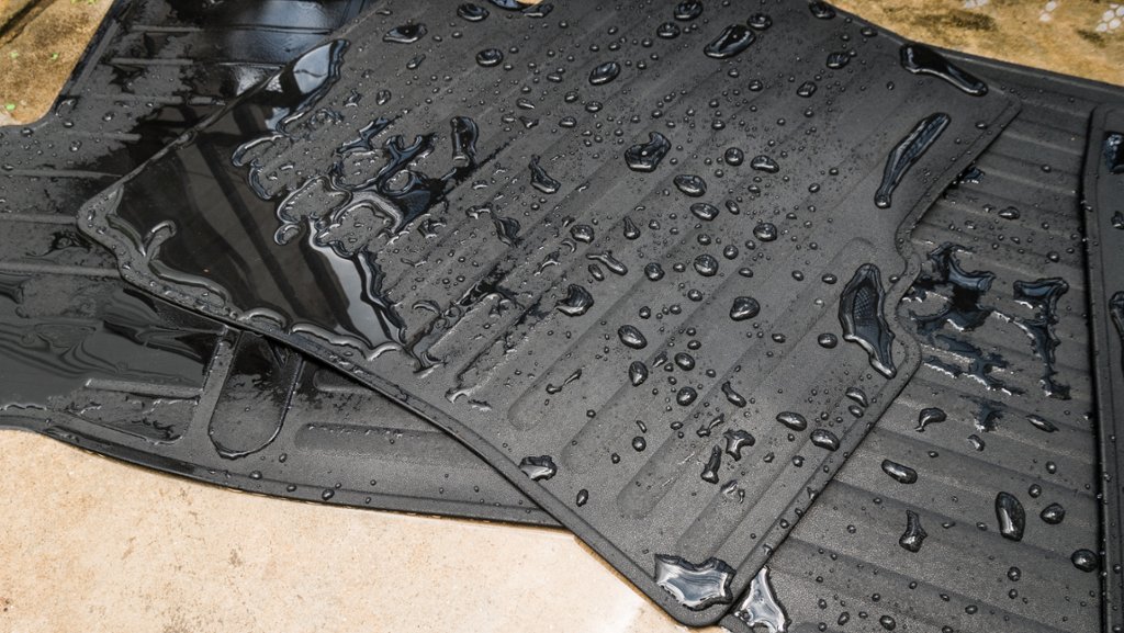 stephensj36's tweet photo. Spring cleaning isn't just for your home- get a jump start on your car, too! Nothing takes more abuse than your floor mats -- they get all the dirt, mud &amp; water from your shoes. Clean them by spraying them with stain spray before throwing them in the wash. https://t.co/yrOBBX81c4