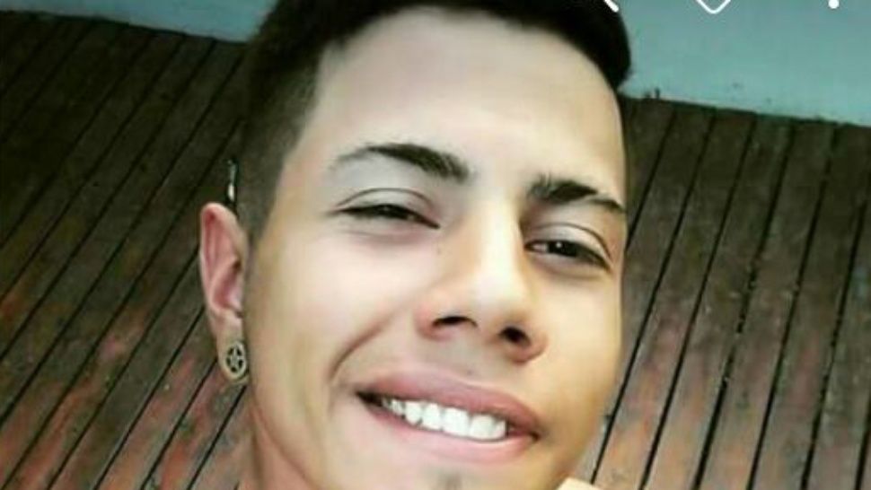 Cronica_ok's tweet photo. #ACTUALIZAMOS Hallaron el cuerpo del joven que se tiró al río en la fiesta del barco https://t.co/NwyfXYaX3T #TragediaTotal #FrenteAlClubNáuticoAlbatros #EnSanFernando #LaFamiliaReconocióElCadáver #UnDolorTremendo #MiráLosDetalles https://t.co/I2XuIem2xZ