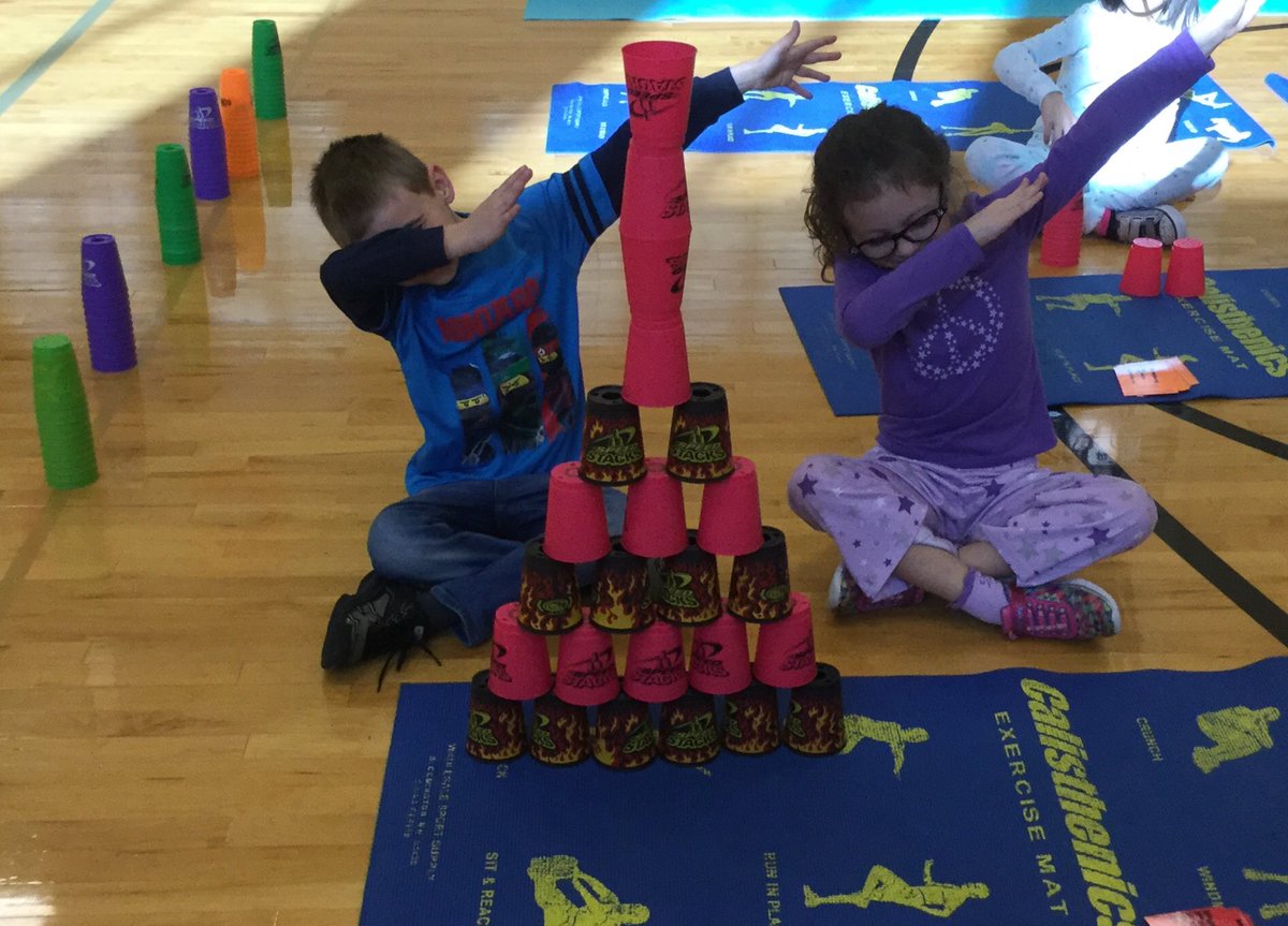 LoraMasterson's tweet photo. Working on patterns, sequencing, hand-eye coordination, academics, focus and concentration. The kids think they’re just having fun! #pre1718 https://t.co/UWeBwkEcxE