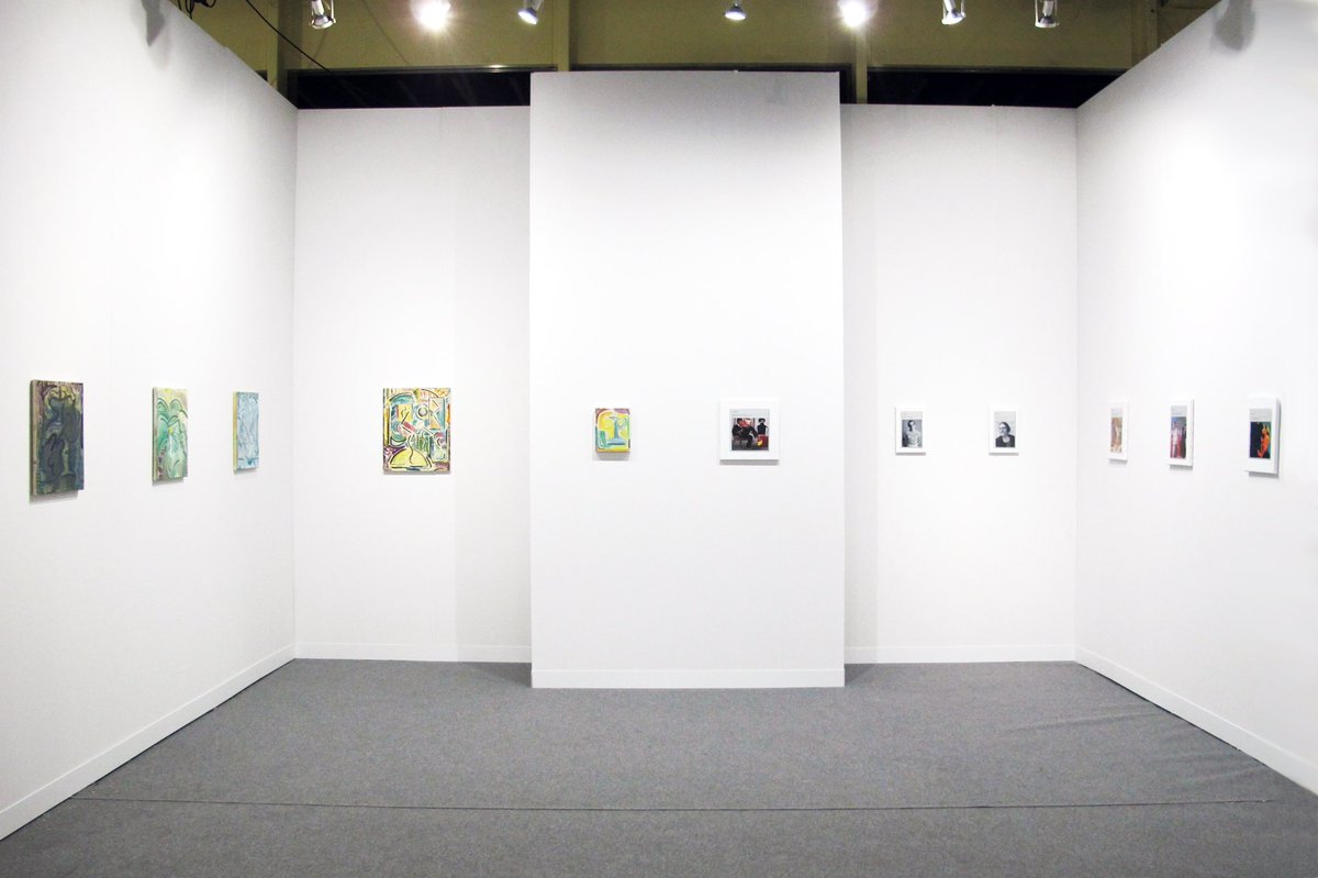 CHARLIESMITHldn's tweet photo. Booth shot @voltashow NY featuring #KieraBennett & #HughMendes #voltany2018 https://t.co/3azzxxdN26
