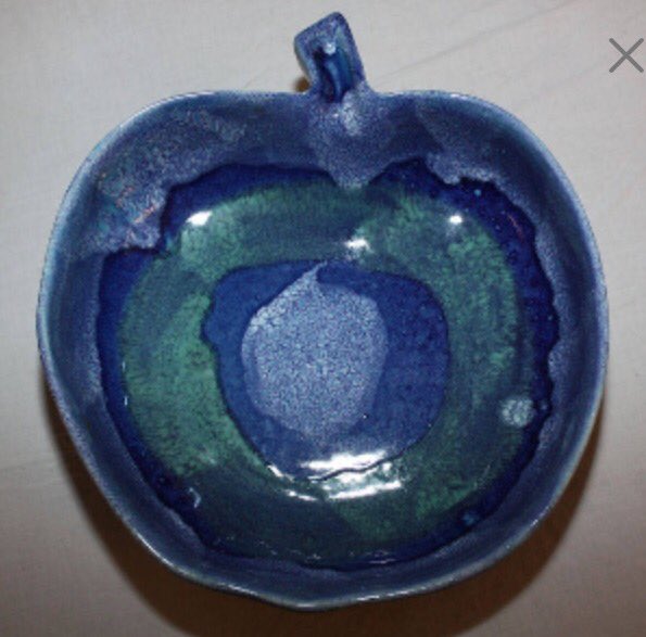 emmasattic98's tweet photo. https://t.co/S67RAAU5Op Dryden Pottery Apple Dish #Etsy #Vintage #Pottery #AppleDish #Décor https://t.co/Ki6UoILu2Q