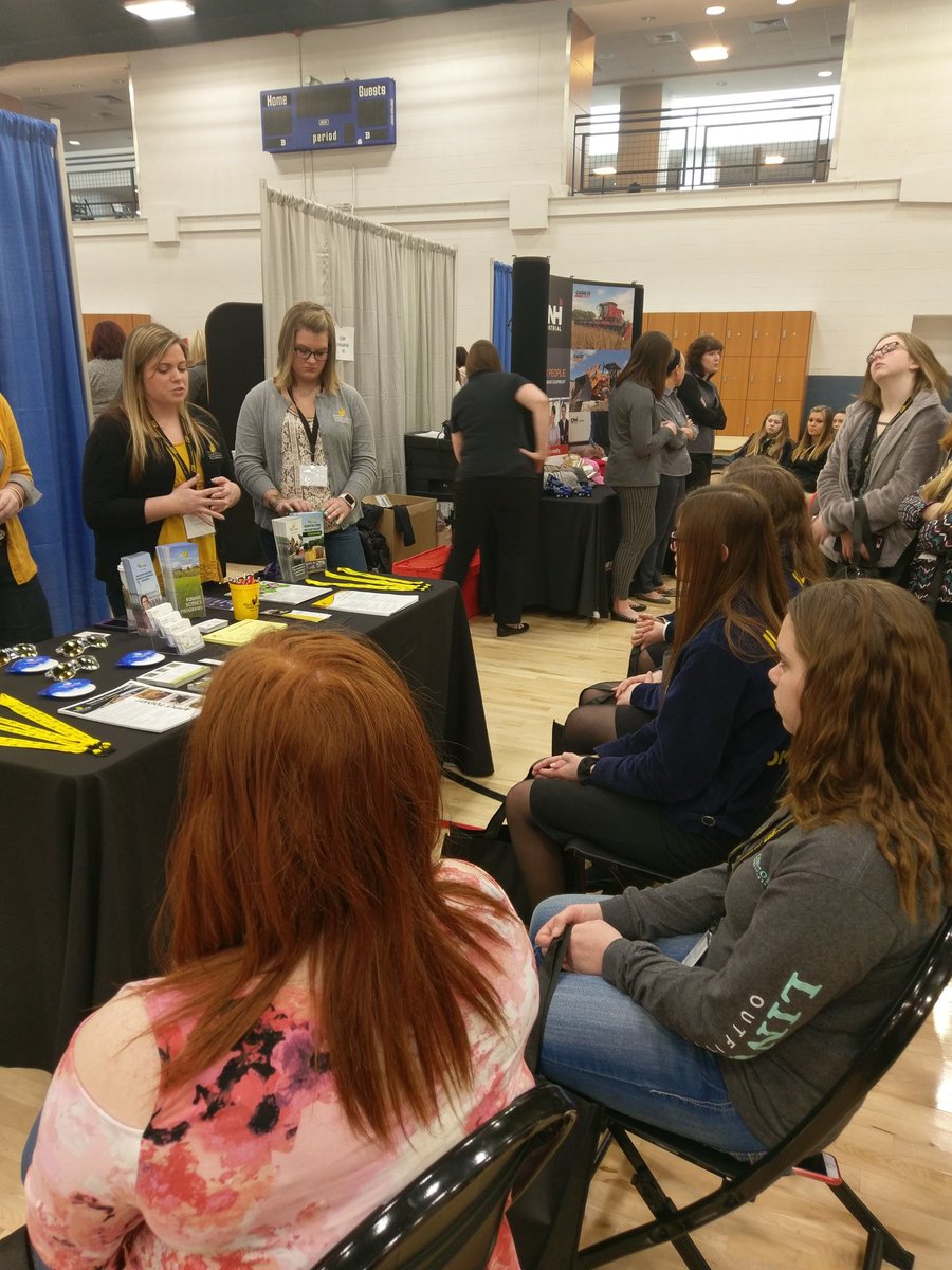 SomHSag's tweet photo. Women from #SLSFFA chapter really enjoyed events from the day including keynote Theresa Rose at #WCFA18! #bobcats432 #WomenInAg https://t.co/2s9PSEKv7f