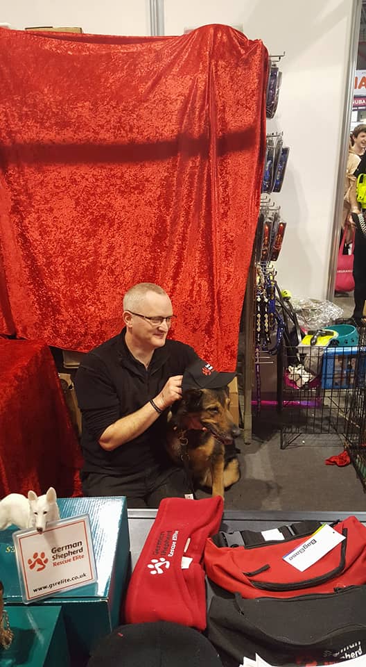 gsrescueelite's tweet image. Day 3 of #crufts has been fabulous, massive thanks to @Davewardell and #FabulousFinn for being our VIP and to the volunteers and dogs for working so hard and to you all for visiting, last day tomorrow and Dave and Finn will be back 1-2pm hall 2 Stand 32a 🐾❤
#Crufts2018